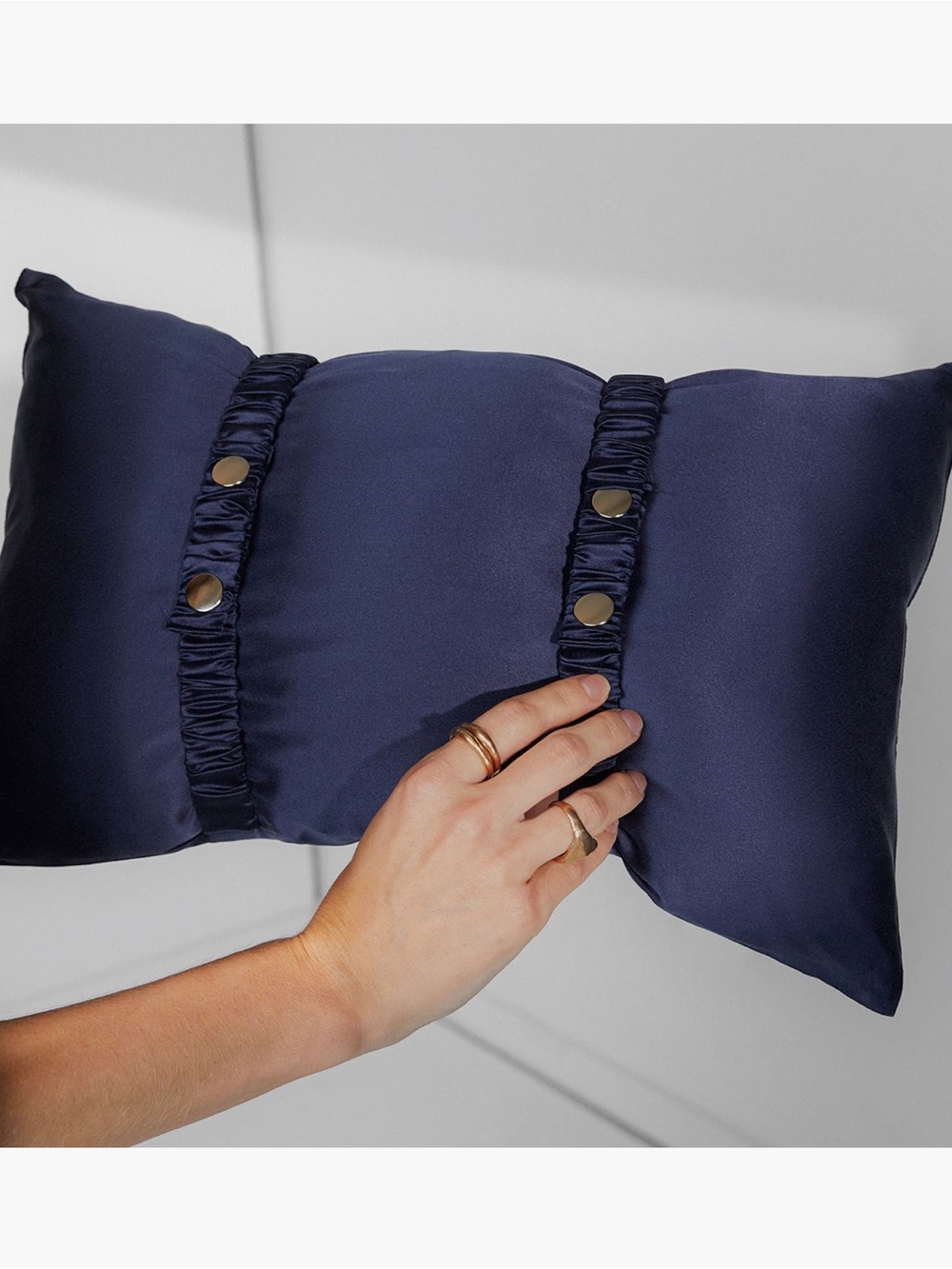 NWOT Lunya washable silk travel pillow - Picture 3 of 7